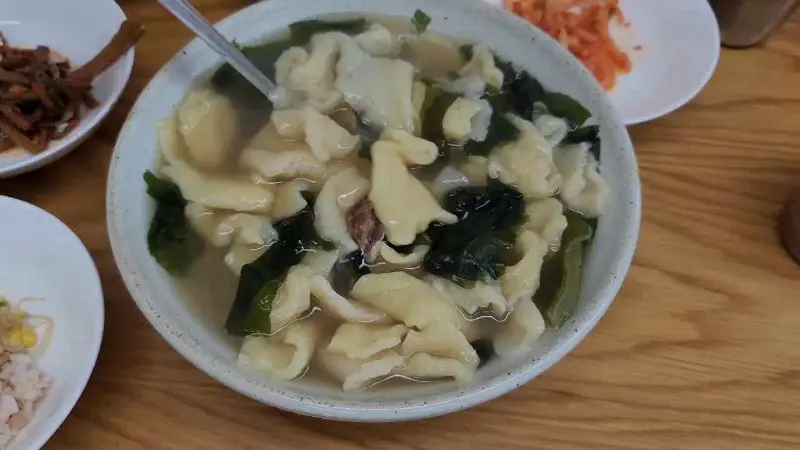 모아식당 수제비 클로즈업