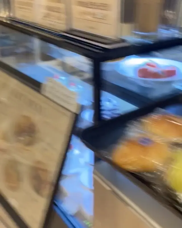 쇼케이스 안의 케이크들