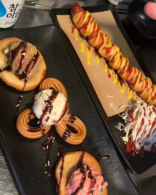 아이스 츄러스와 핫도그