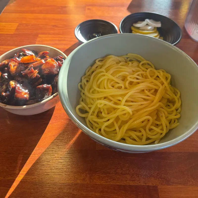 윤기가 흐르는 간짜장