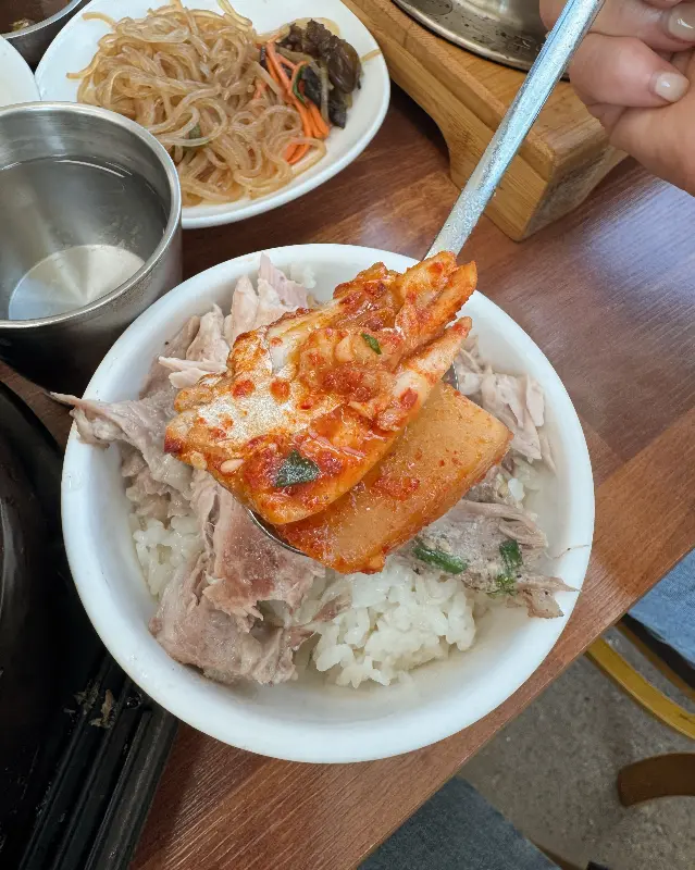 접짝뼈국과 김치의 조화