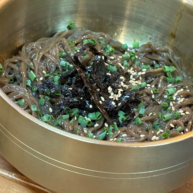 들기름 막국수의 향긋한 풍미