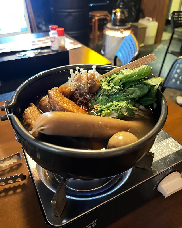 겨울에 빠질 수 없는 따뜻한 모츠나베