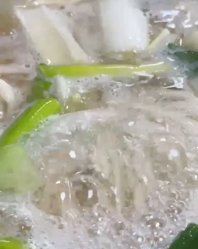 바지락칼국수 국물