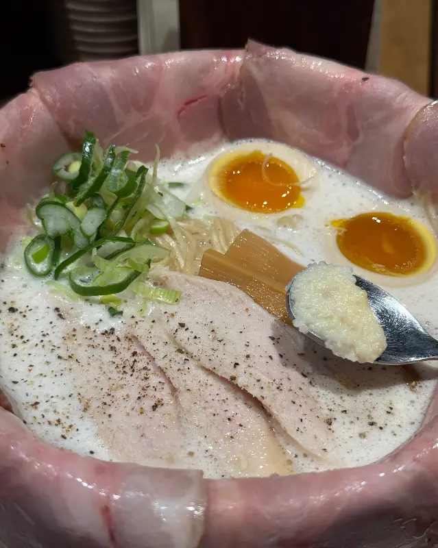 아지타마고가 돋보이는 토리파이탄 라멘