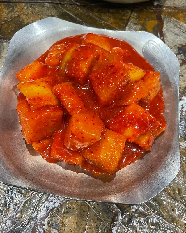 윤기가 흐르는 깍두기