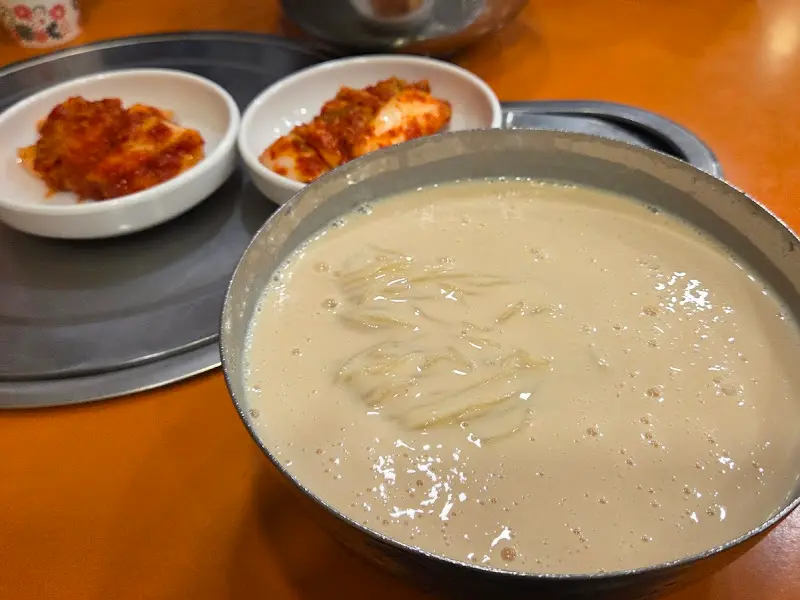 진주회관 콩국수와 김치
