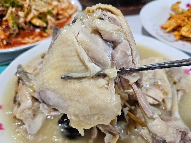 윤기가 흐르는 닭고기