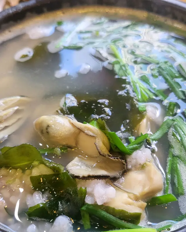 굴국밥 클로즈업 사진