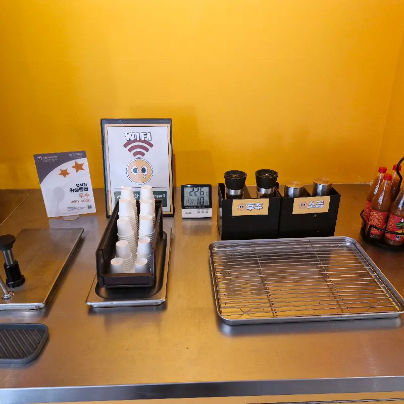 다양한 소스를 취향껏 즐길 수 있는 셀프바