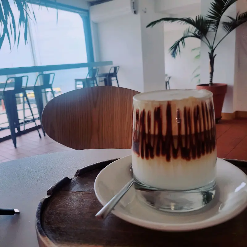 아늑한 분위기의 카페 내부