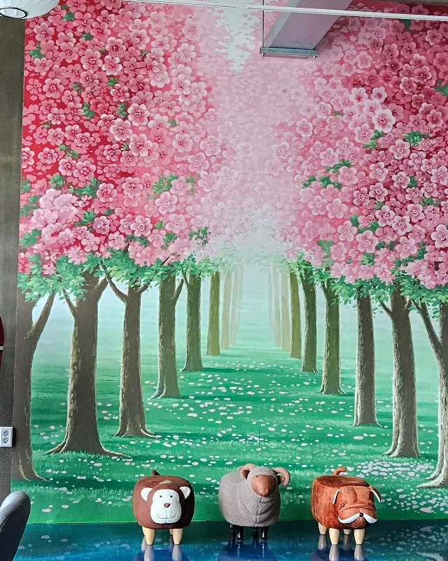 카페 내부 벽화