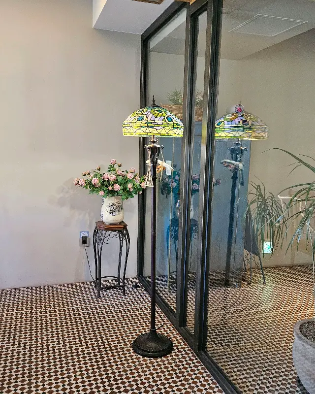 카페 내부 인테리어