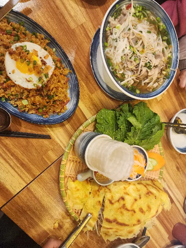 하노이푸드에서 주문한 반쎄오, 쌀국수, 볶음밥 한상차림
