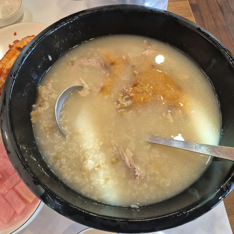 뜨끈한 누룽지 닭백숙 국물