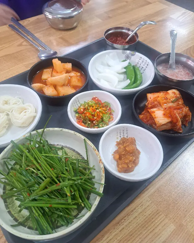 다양한 곁들임 반찬들