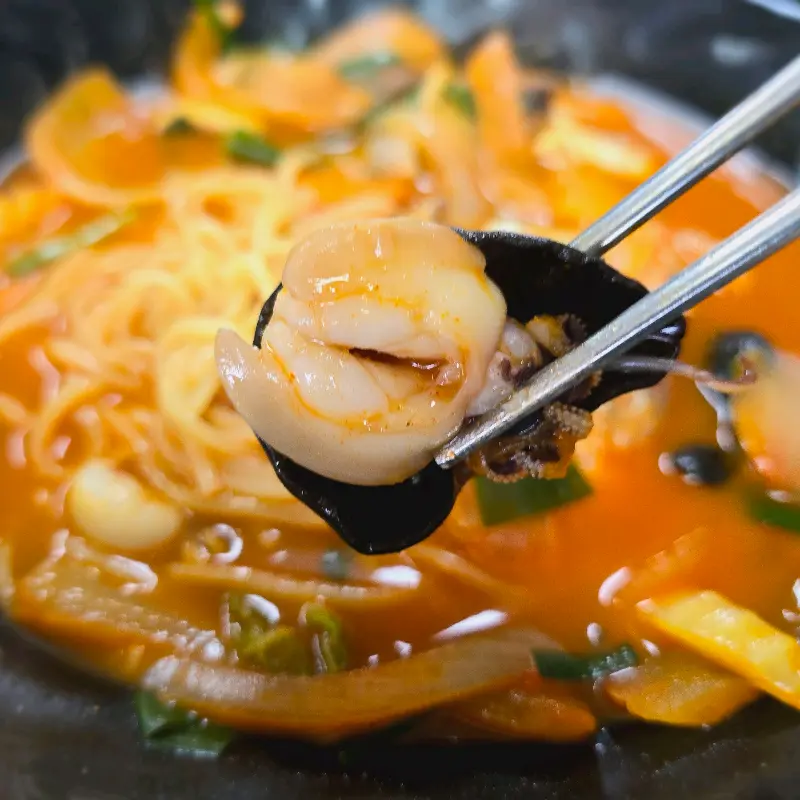 싱싱한 해산물이 듬뿍 들어간 짬뽕