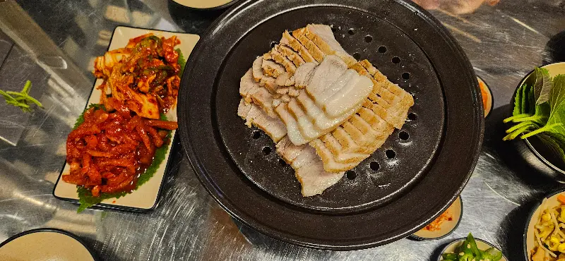 윤기가 흐르는 보쌈