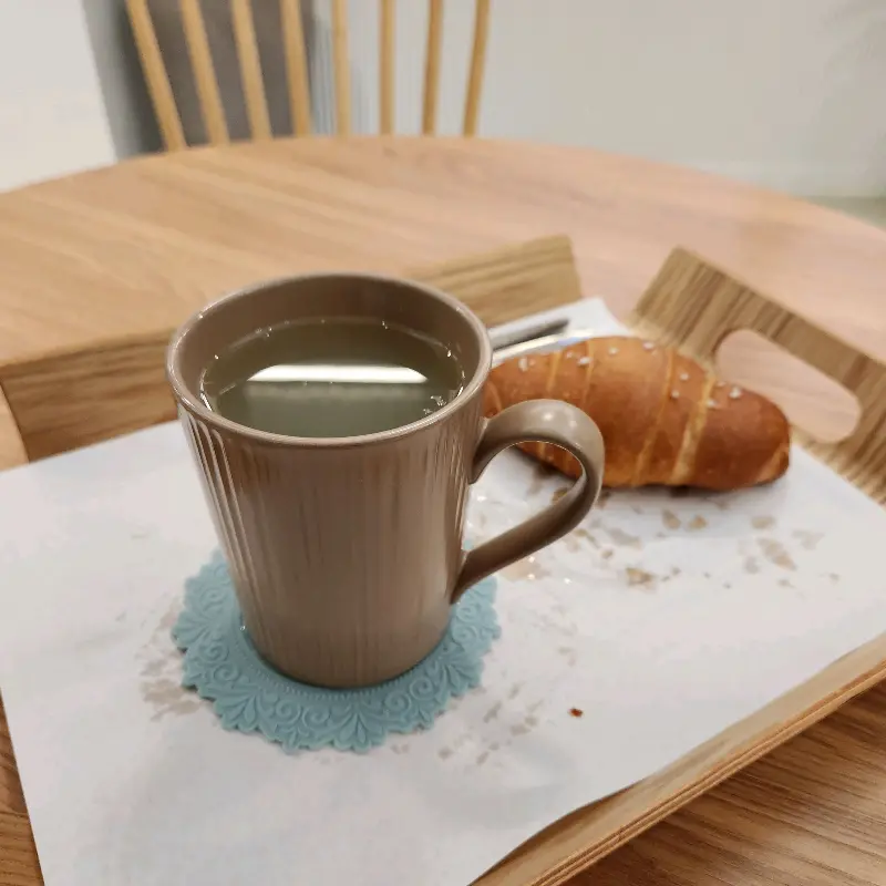 맛있는 빵과 음료