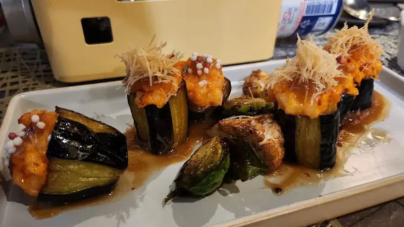 플레이팅이 아름다운 가지 요리