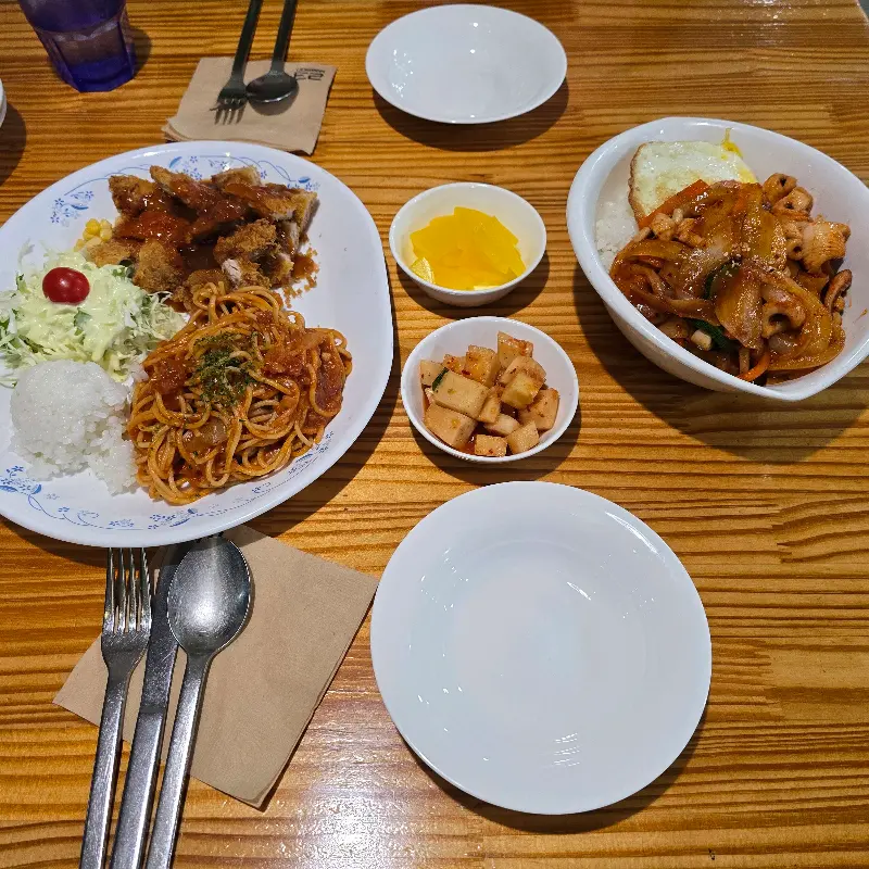 돈까스와 오징어덮밥