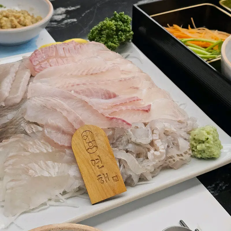 보기 좋게 담겨 나온 회