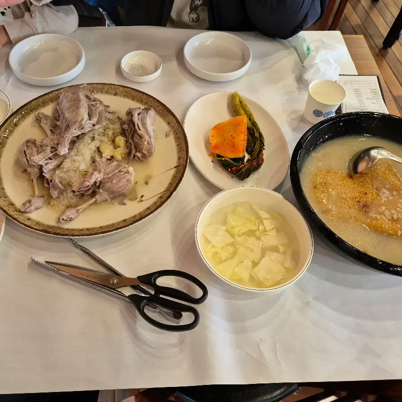 닭백숙 한 상 차림