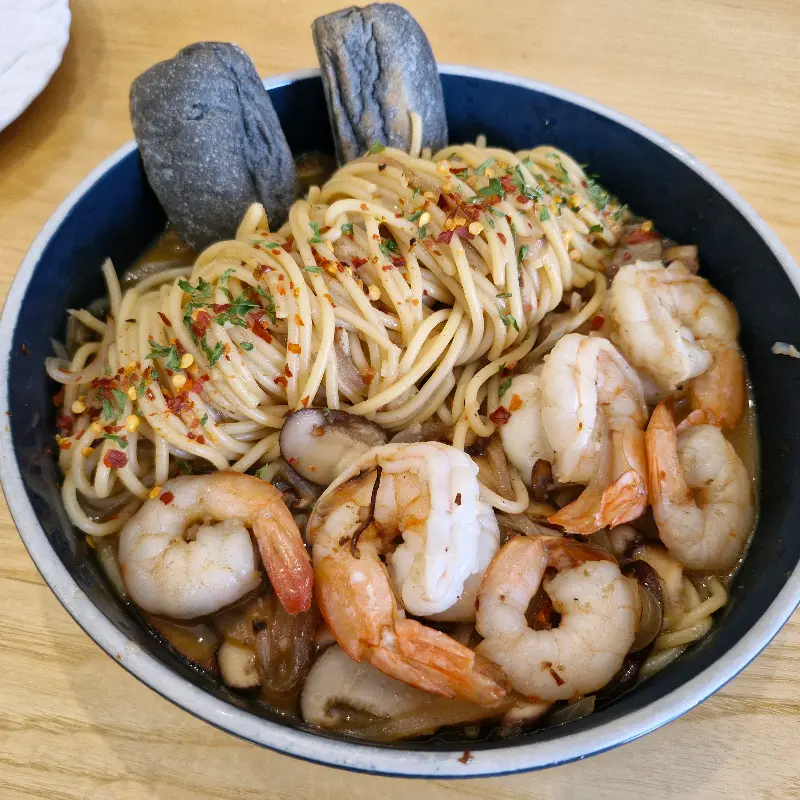 신선한 꼬막이 듬뿍 들어간 꼬막 오일 파스타