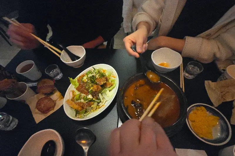 푸짐하게 차려진 한 상