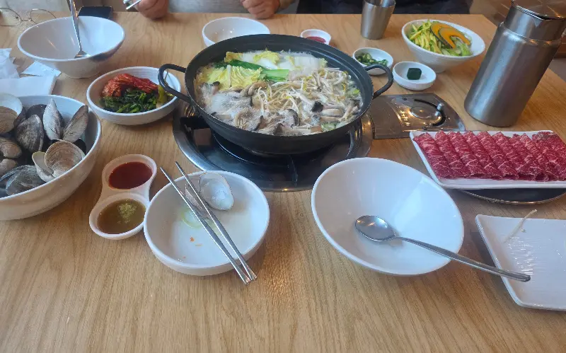 푸짐하게 차려진 한 상 차림