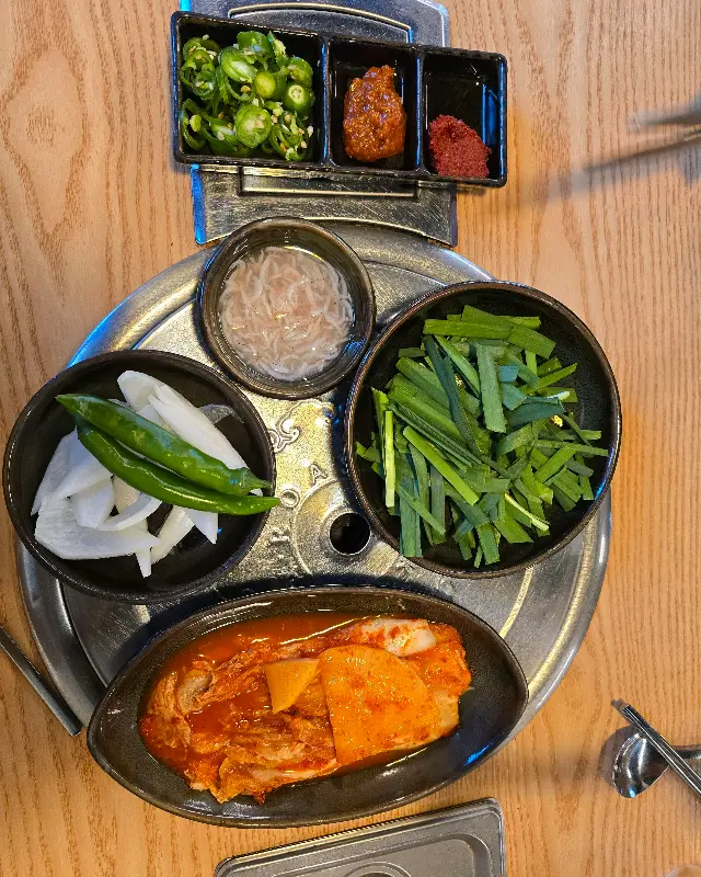 봉화진국의 기본 반찬