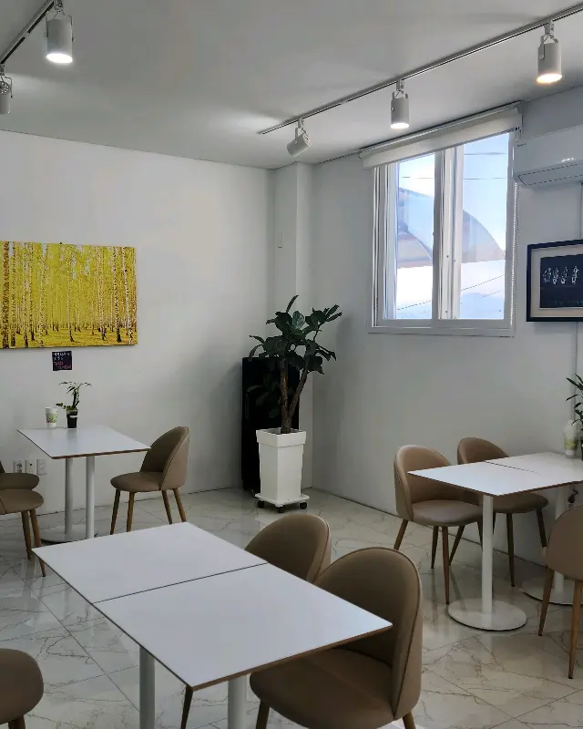 카페 내부 인테리어