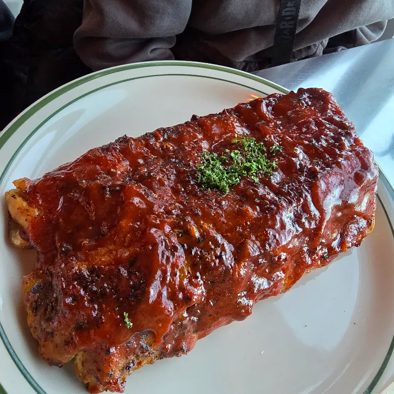 윤기가 흐르는 바베큐