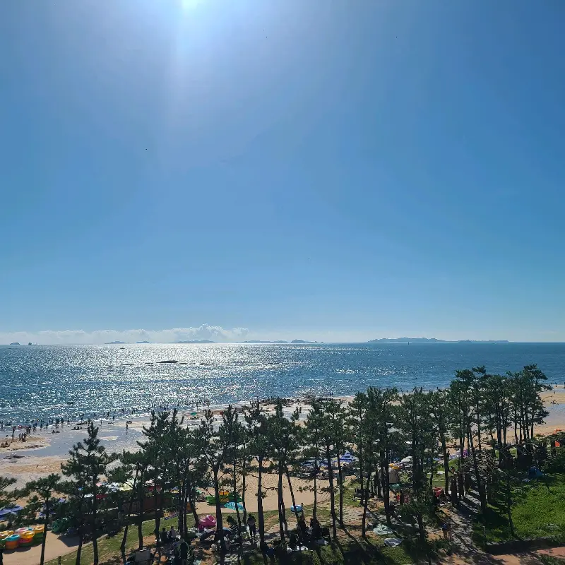 인쇼어에서 바라본 푸른 바다