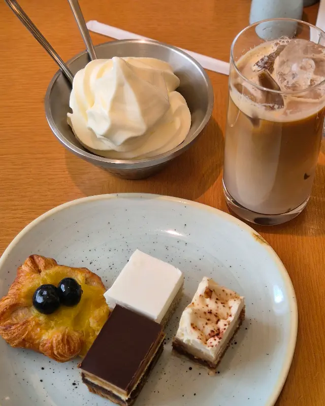 케이크와 아이스크림, 커피