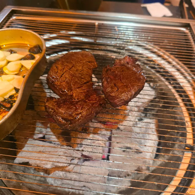 잘 구워진 고기