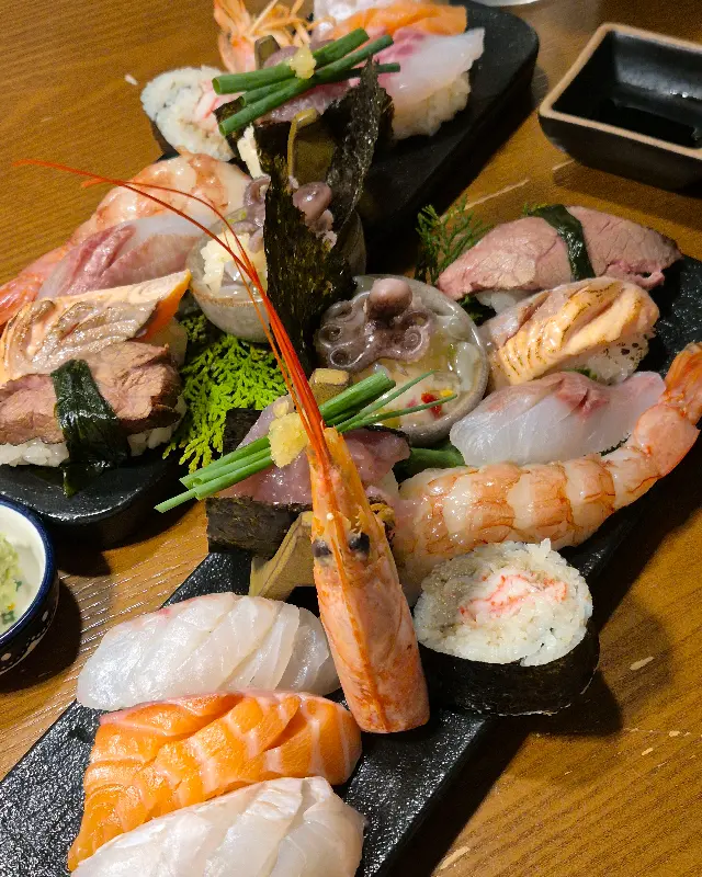 두툼한 회가 인상적인 초밥