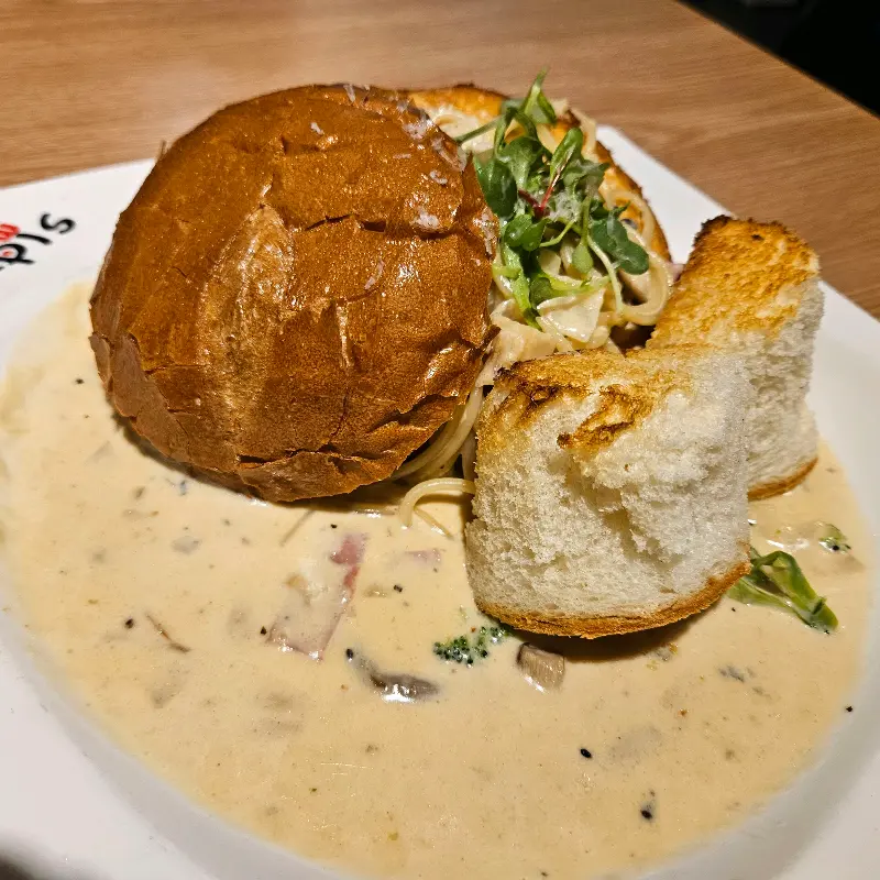 깔끔하게 정돈된 테이블