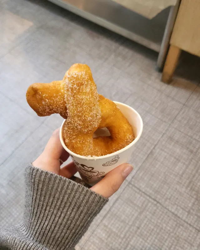 컵에 담긴 꽈배기