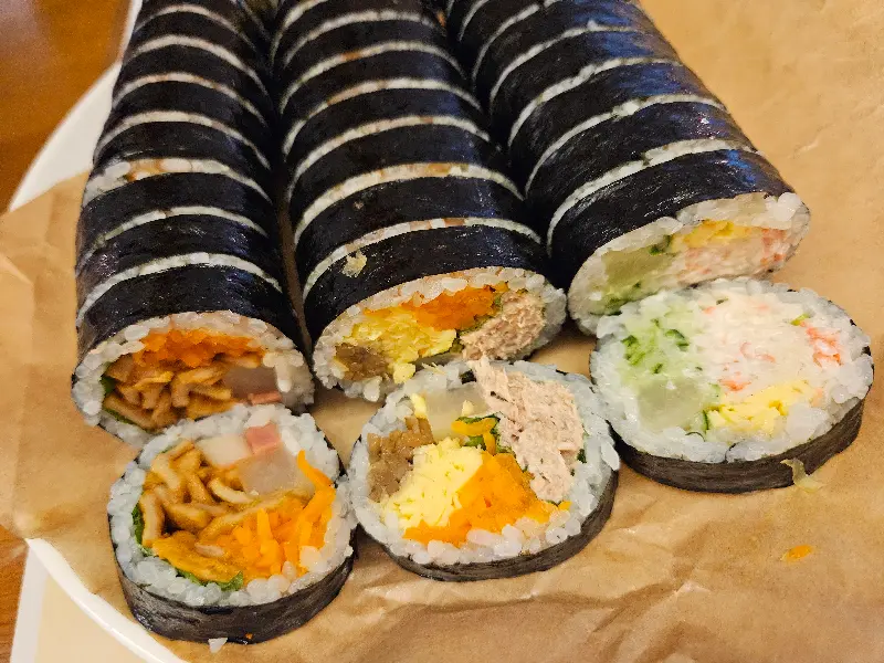 다양한 종류의 김밥