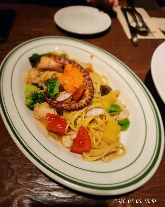 신선한 해산물이 가득한 파스타