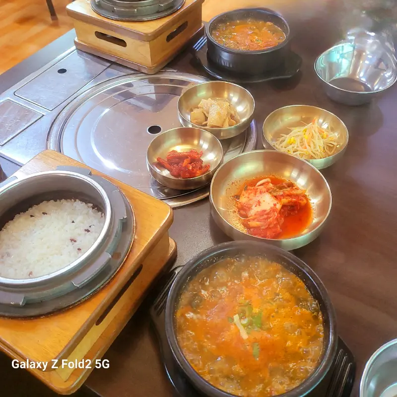 깔끔하게 차려진 한 상