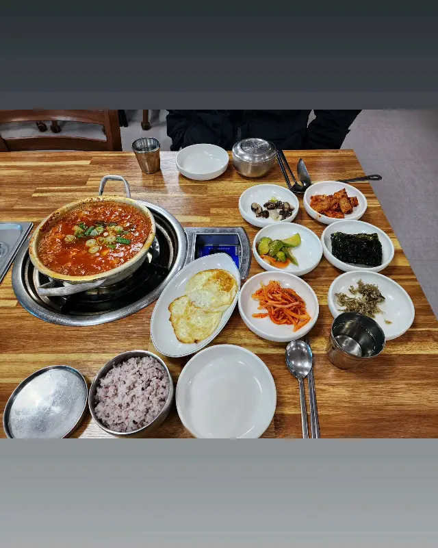 육해공 테이블 전체 샷