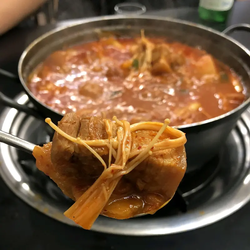 삼겹살과 팽이버섯