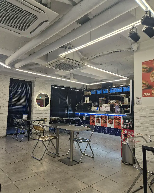 존스버거 매장 내부 전경