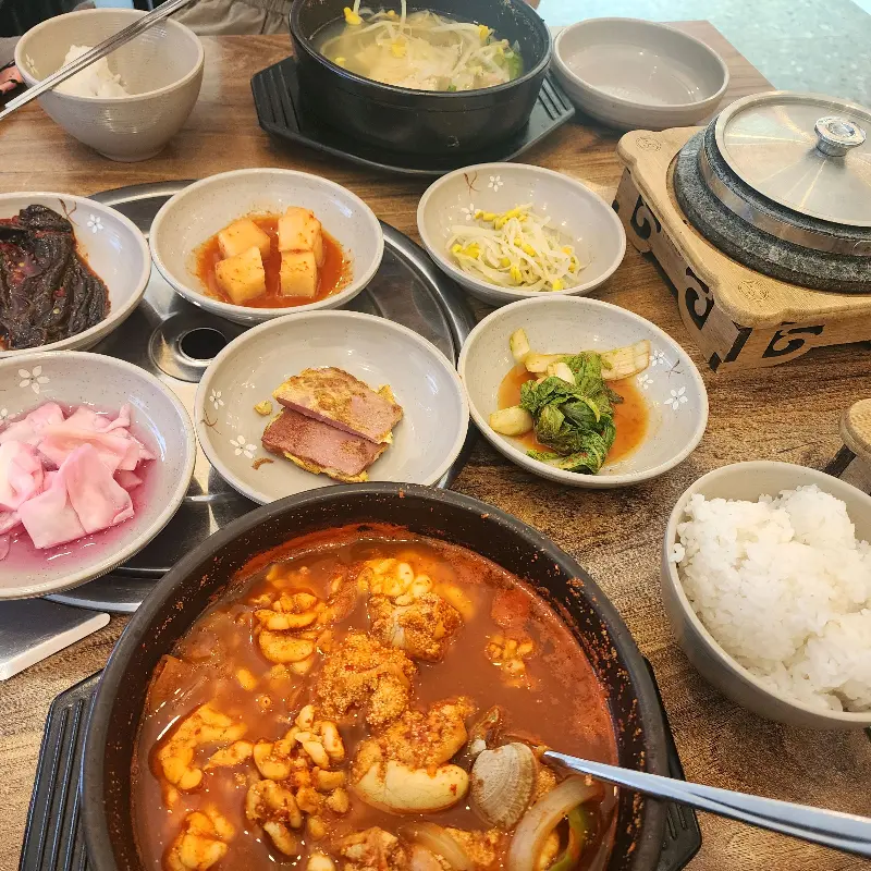 섬마을 식당 전체 상차림