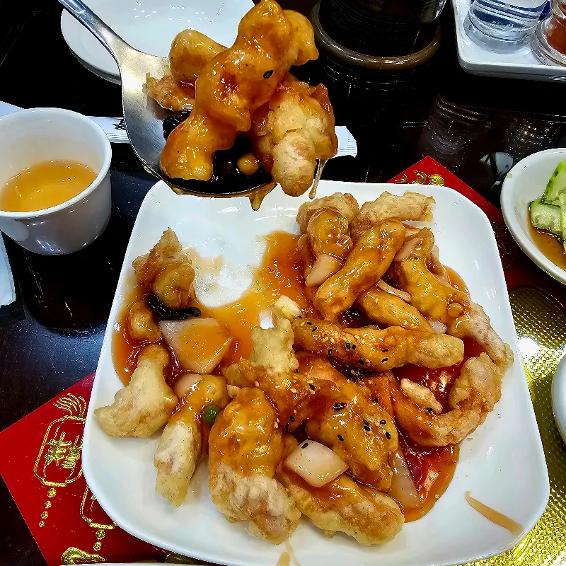 윤기가 자르르 흐르는 탕수육