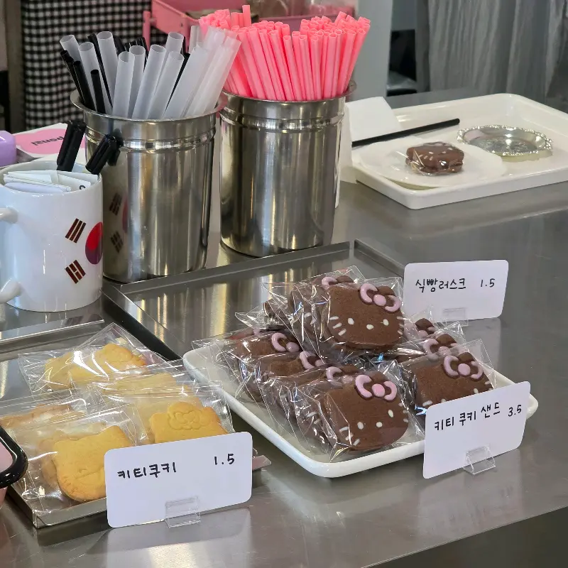 케이크와 바나나 샌드