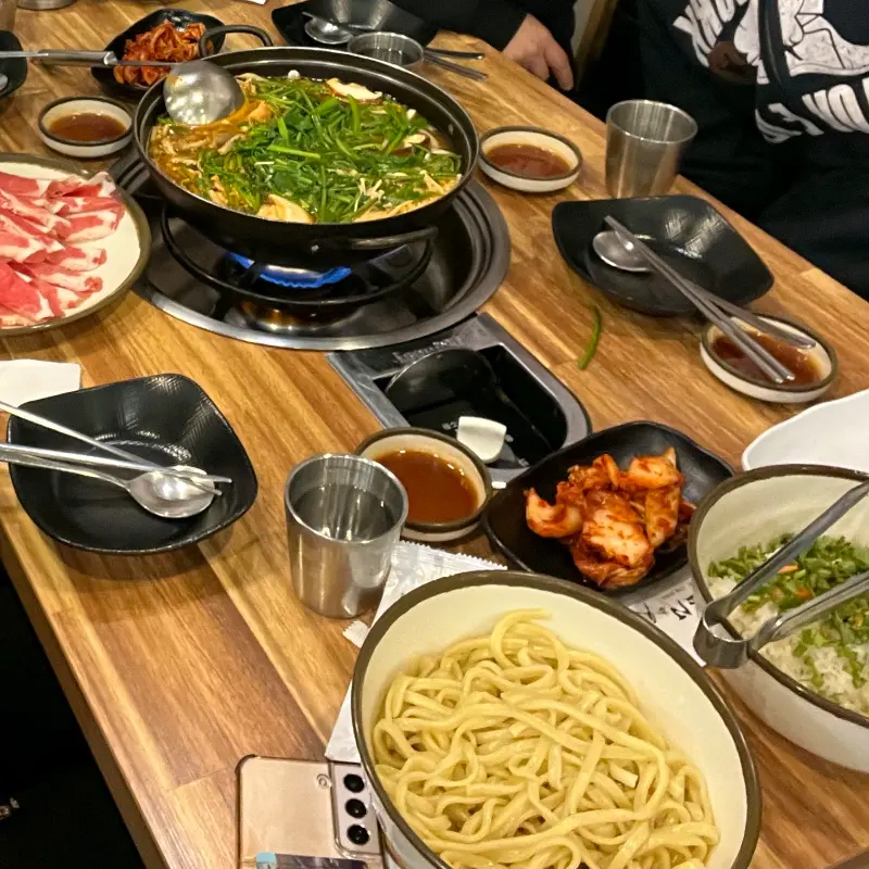 뽕빨샤브칼국수 가게 외부 모습