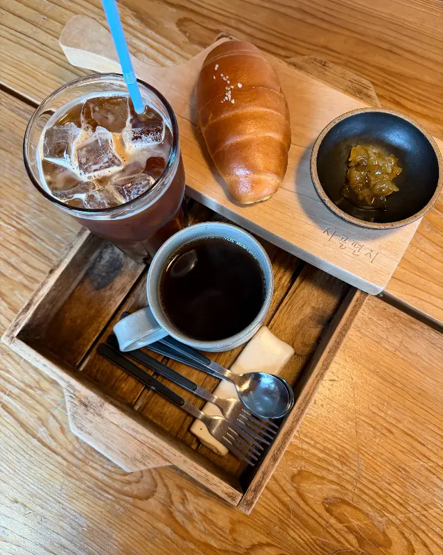 가마솥 누룽지 커피와 대파 아몬드 스콘